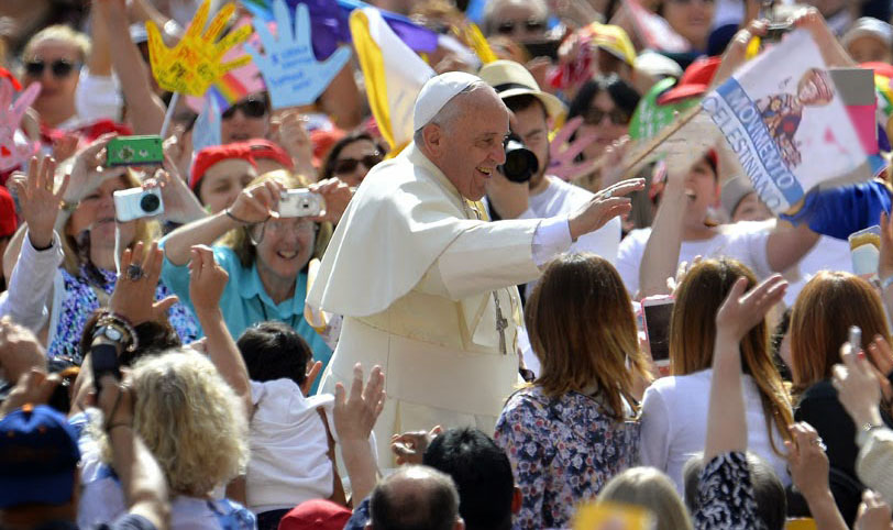 manuwebtv-Papa-Francesco-saluta-pellegrini-benedice-Cammino-Perdono